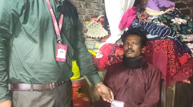समाधान दिवस बना सहारा: डीएम की पहल से दिव्यांग सुनील को मिली पेंशन, बैंक खाता और नई व्हीलचेयर