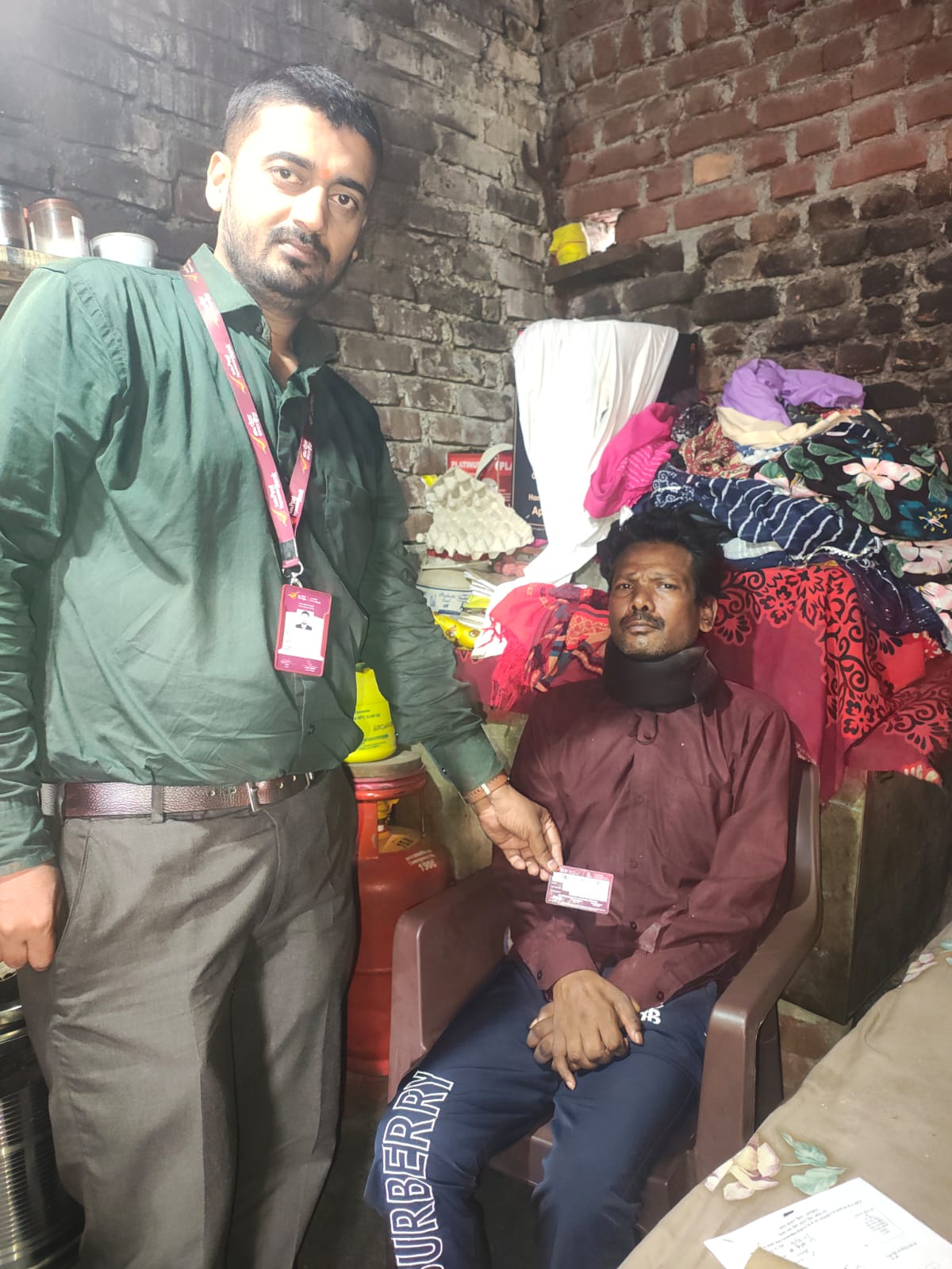 समाधान दिवस बना सहारा: डीएम की पहल से दिव्यांग सुनील को मिली पेंशन, बैंक खाता और नई व्हीलचेयर