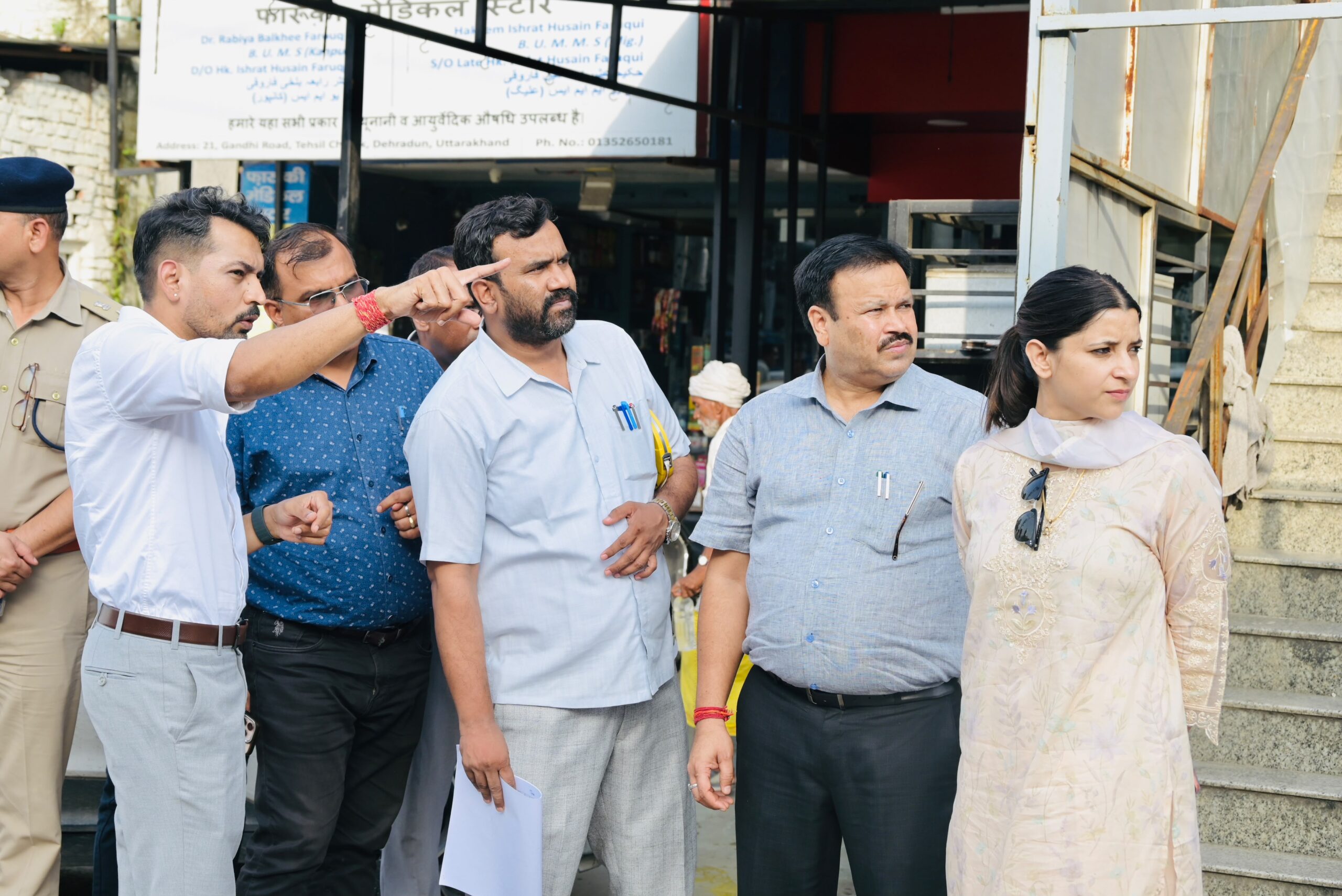 तहसील चौक चौड़ीकरण परियोजना का डीएम ने किया निरीक्षण, मुआवजा प्रक्रिया में तेजी के निर्देश