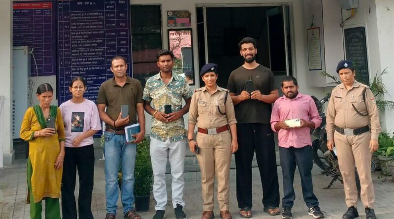 देहरादून पुलिस ने बरामद किए 5 खोए हुए मोबाइल, मालिकों को लौटाकर बिखेरी मुस्कान