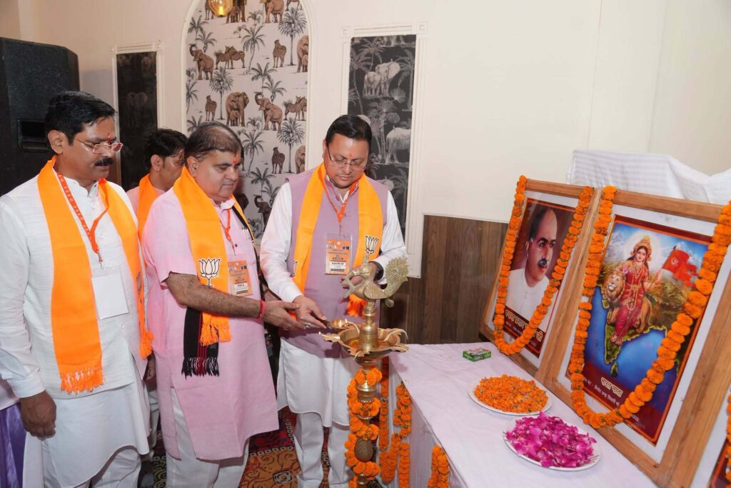 चोरगलिया में गरजे सीएम धामी, कांग्रेस पर जाति की राजनीति का आरोप; राहुल गांधी और सलाहकारों पर भी तीखा हमला