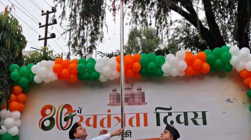 भाजपा प्रदेश कार्यालय में धूमधाम से मना स्वतंत्रता दिवस, सीएम धामी ने किया ध्वजारोहण