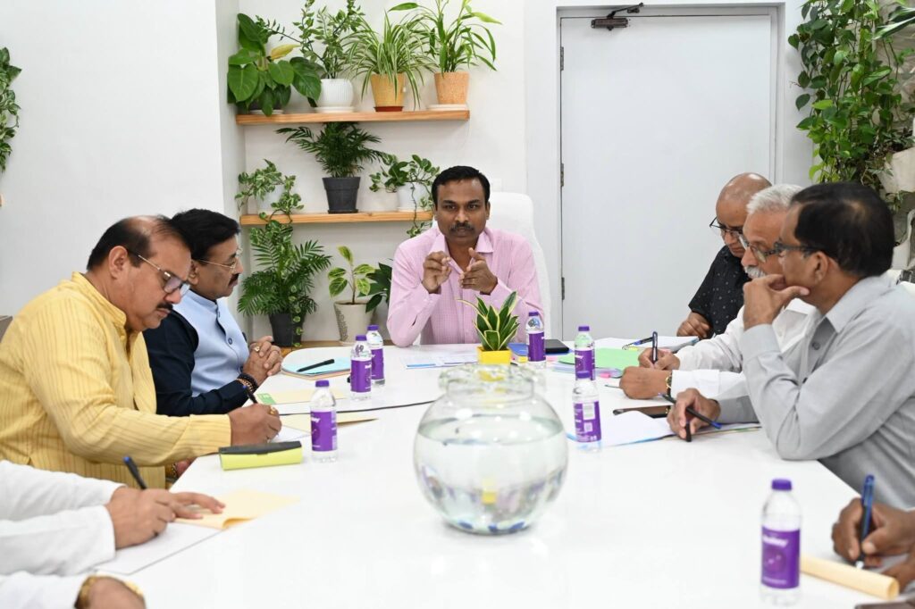 एसआईआर को लेकर राजनीतिक दलों के साथ बैठक, 15 लाख से अधिक नोटिसों पर सुनवाई पूरी