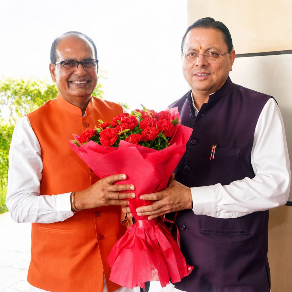 जौलीग्रांट एयरपोर्ट पर सीएम धामी ने केंद्रीय मंत्री शिवराज सिंह चौहान का किया स्वागत