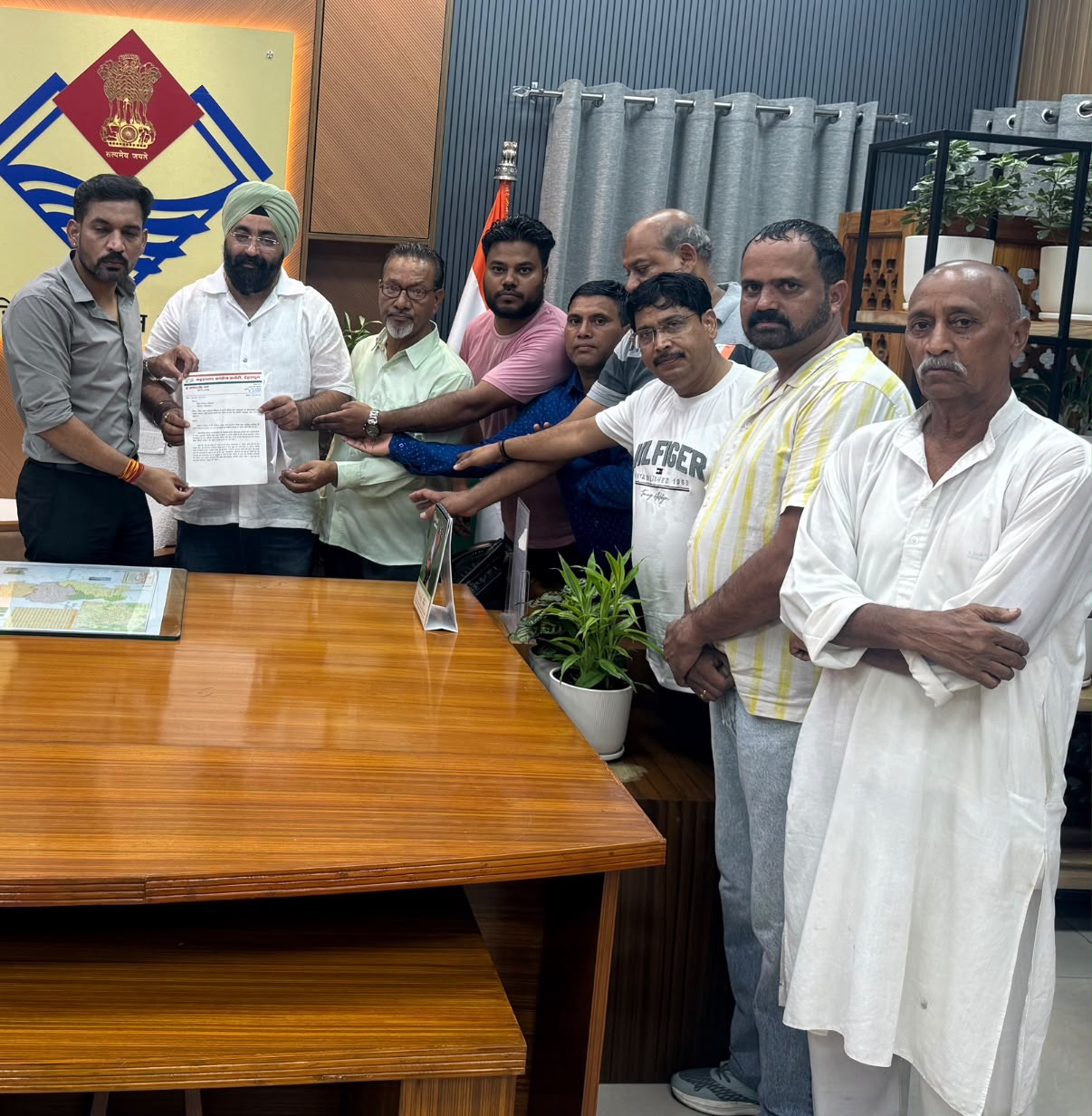 मतदाता पुनरीक्षण पर कांग्रेस का हल्ला, डीएम से मांगी नोटिसधारकों की पूरी सूची