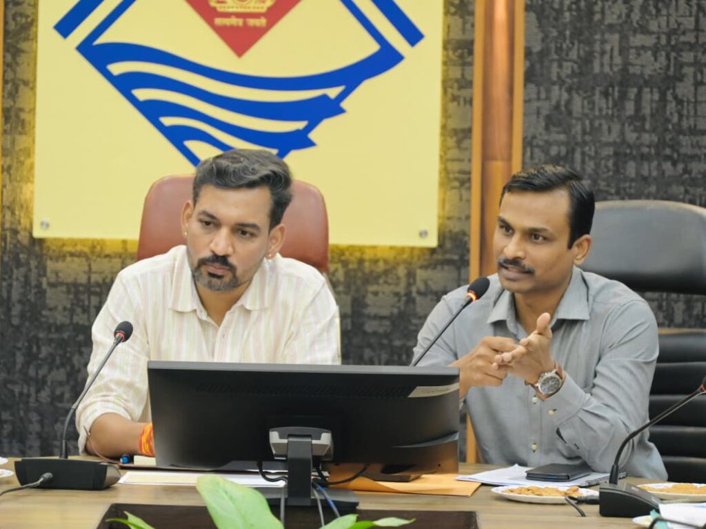 देहरादून की वोटर लिस्ट पर बड़ा एक्शन! 5.47 लाख मतदाताओं को नोटिस, अफसरों को फील्ड में उतरने के निर्देश