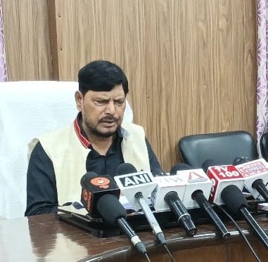 देहरादून पहुंचे अठावले ने खोला मोदी सरकार की योजनाओं का पिटारा, आरक्षण से पेपर लीक तक बेबाक बोले