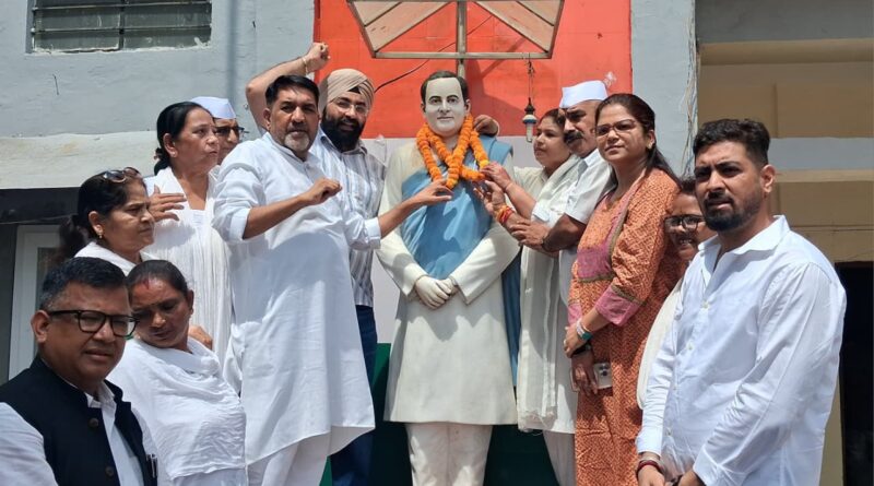 राजीव गांधी जयंती पर कांग्रेस सेवा दल ने लगाई प्रदर्शनी, आधुनिक भारत के निर्माण में योगदान को किया याद