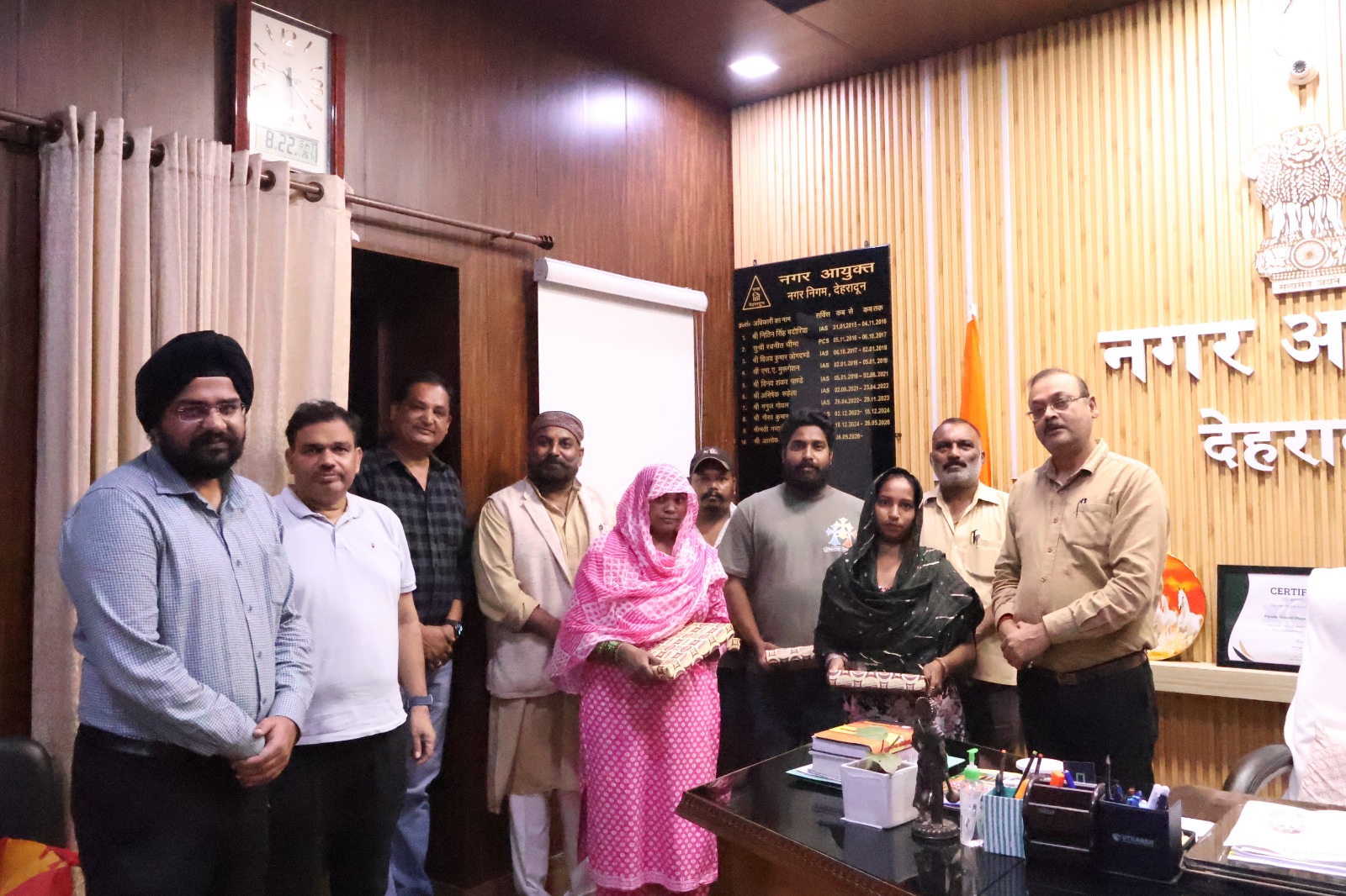 नगर निगम में मृतक आश्रित कोटे के पांच अस्थायी पर्यावरण मित्रों को नियुक्ति पत्र