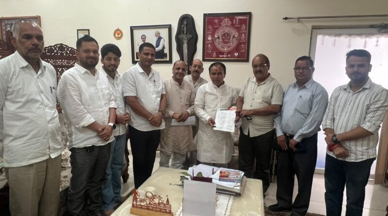 बड़कोट महाविद्यालय को PG स्तर तक उच्चीकृत करने की मांग, उच्च शिक्षा मंत्री से मिले छात्र प्रतिनिधि