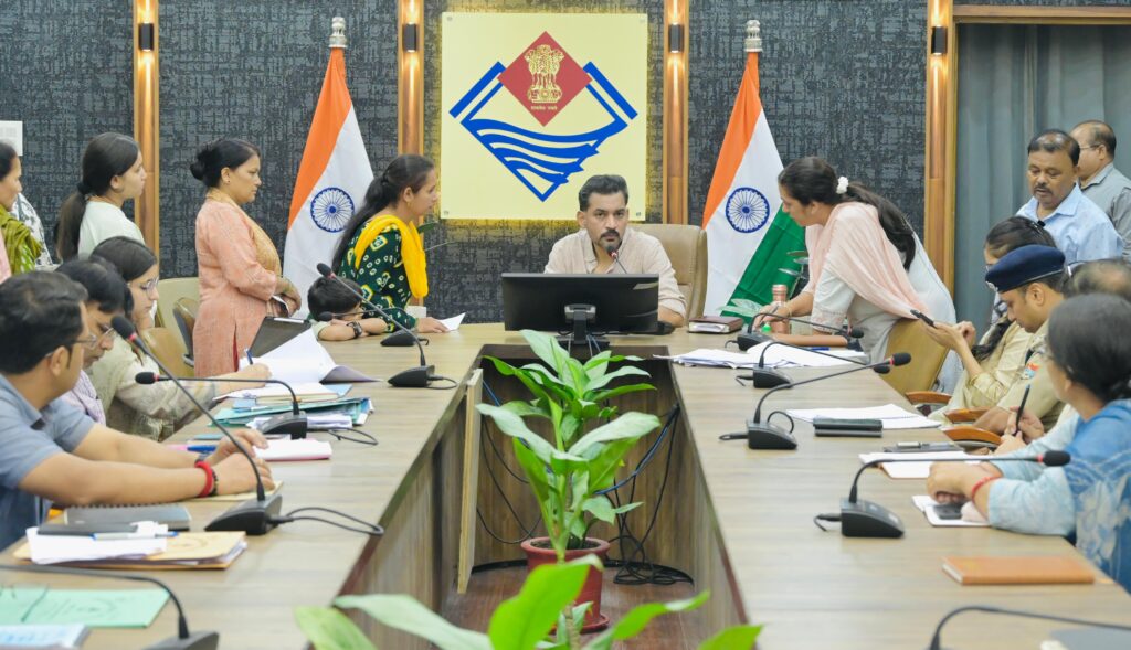 कलेक्ट्रेट में समाधान दिवस: 140 शिकायतें पहुंचीं, अतिक्रमण से लेकर पेंशन ठगी तक पर डीएम के सख्त निर्देश