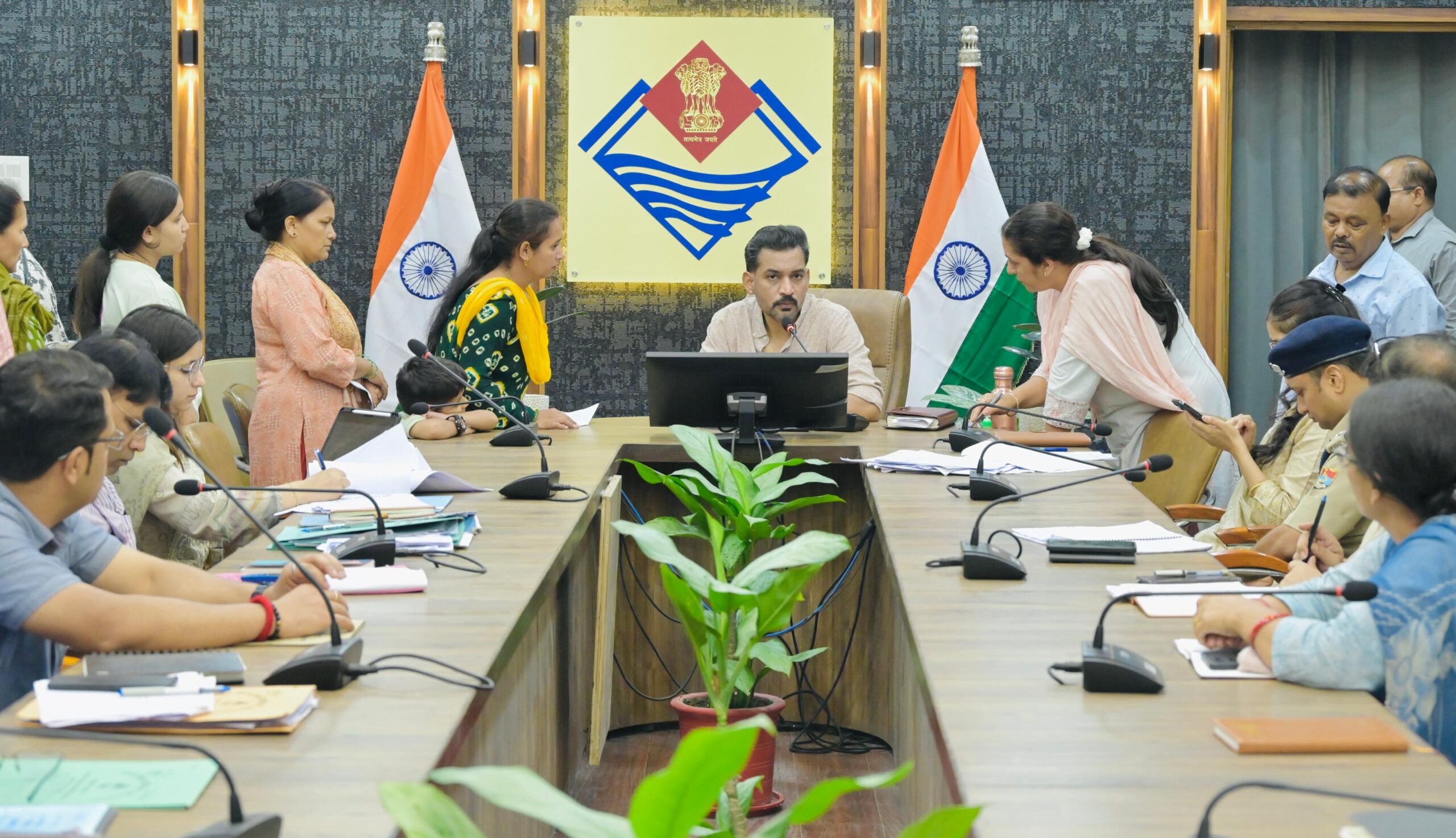 कलेक्ट्रेट में समाधान दिवस: 140 शिकायतें पहुंचीं, अतिक्रमण से लेकर पेंशन ठगी तक पर डीएम के सख्त निर्देश