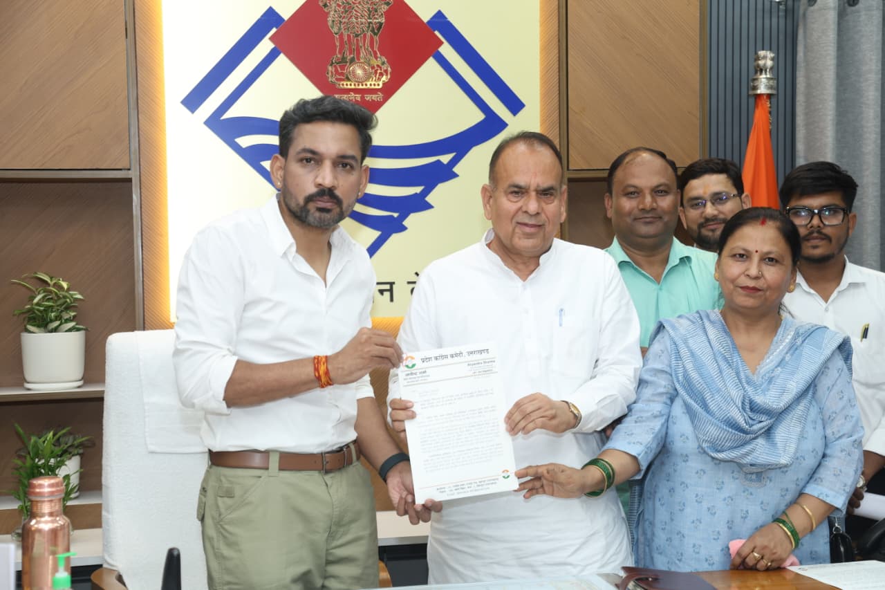 SIR प्रक्रिया में फॉर्म-7 के संभावित दुरुपयोग की आशंका, कांग्रेस नेता आर्येंद्र शर्मा ने डीएम को सौंपा ज्ञापन