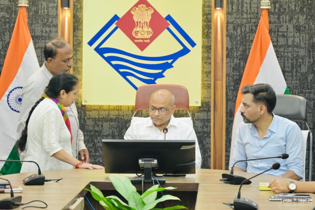 समाधान दिवस में 145 से अधिक फरियादियों की सुनी समस्याएं, लंबित शिकायतों पर आयुक्त सख्त