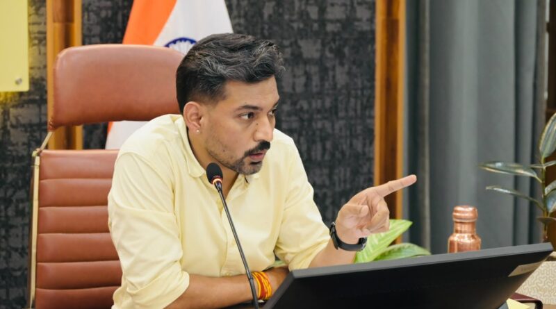 SIR पर डीएम सख्त: 13 अगस्त की रात तक फार्म-6, 7 और 8 अपलोड करने के निर्देश