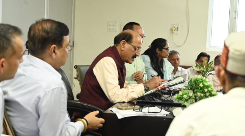 गोल्डन कार्ड की खामियों पर सरकार गंभीर, लंबित मेडिकल क्लेम के भुगतान को लेकर स्वास्थ्य मंत्री की अहम बैठक
