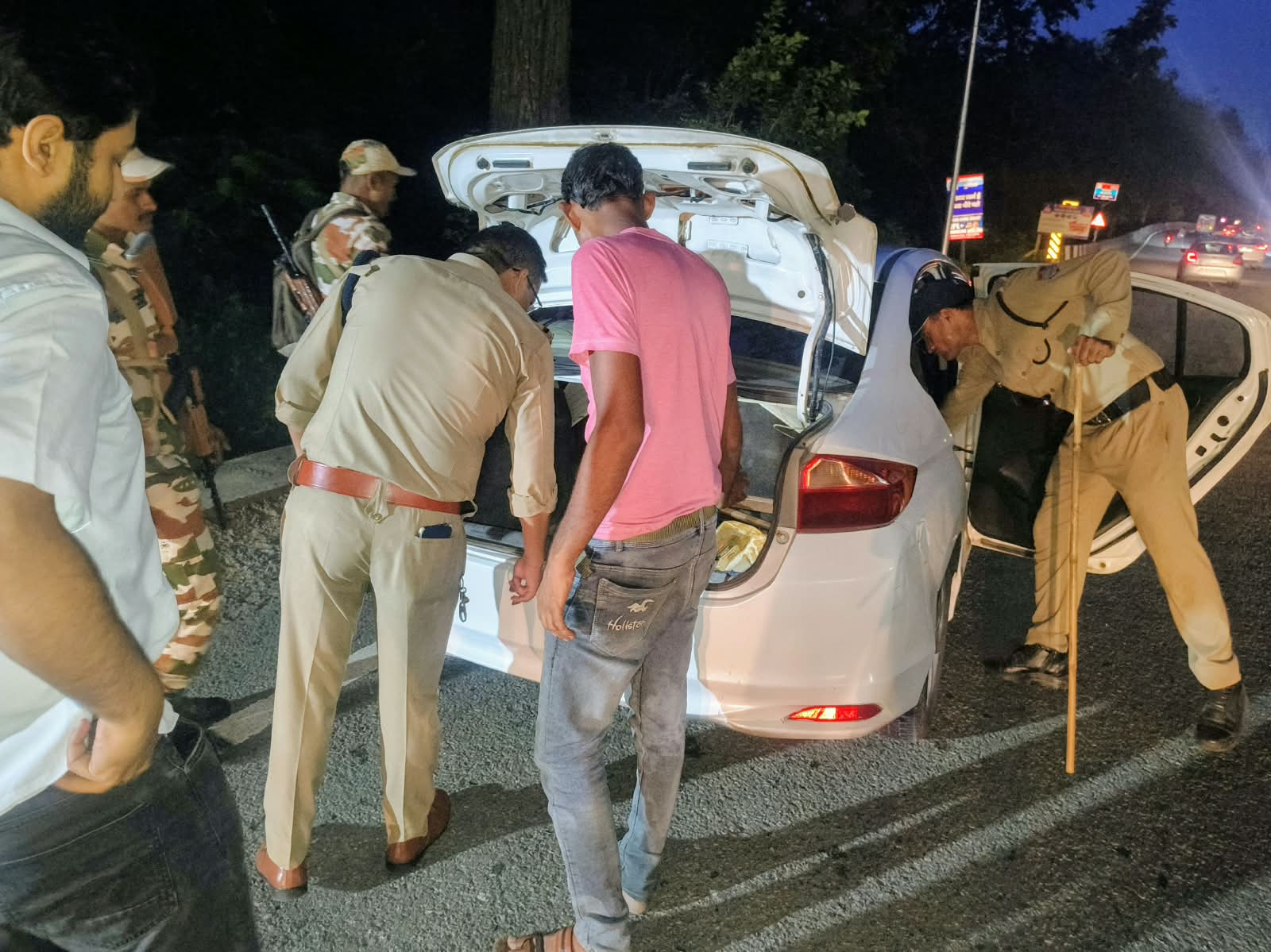 देहरादून पुलिस का तगड़ा एक्शन! सीमाओं से लेकर रेलवे स्टेशन तक सघन चेकिंग, संदिग्धों पर पैनी नजर