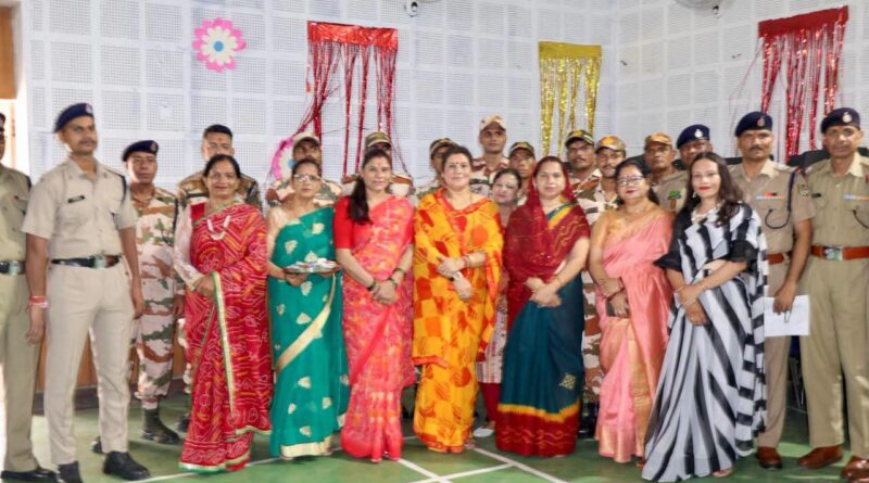सीमा द्वार पर गूंजा बहनों का स्नेह, वीर जवानों की कलाई पर सजी राखी