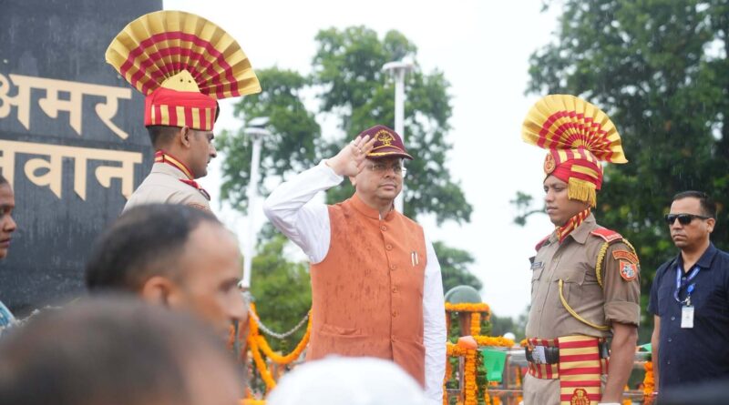 बनबसा में राष्ट्रीय ध्वज और सैनिक स्मारक का लोकार्पण, वीर सैनिकों के शौर्य और बलिदान को नमन