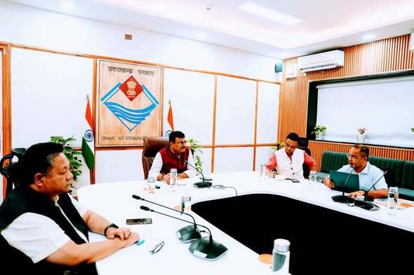 मुख्य सचिव आनंद बर्द्धन ने लंबित मामलों के त्वरित निस्तारण के दिए निर्देश, अनुपस्थित चिकित्सकों पर होगी कार्रवाई