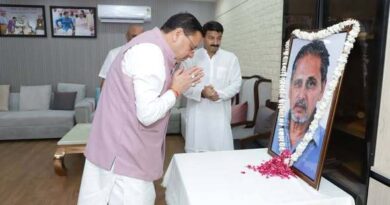 मुख्यमंत्री धामी ने मनोज तिवारी के बड़े भाई स्व. साधु शरण तिवारी को दी श्रद्धांजलि