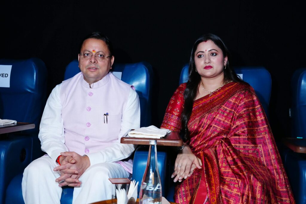 नीम करौली बाबा की भक्ति से अभिभूत हुए सीएम धामी, ‘हनुमान अंश’ फिल्म देखकर की सराहना