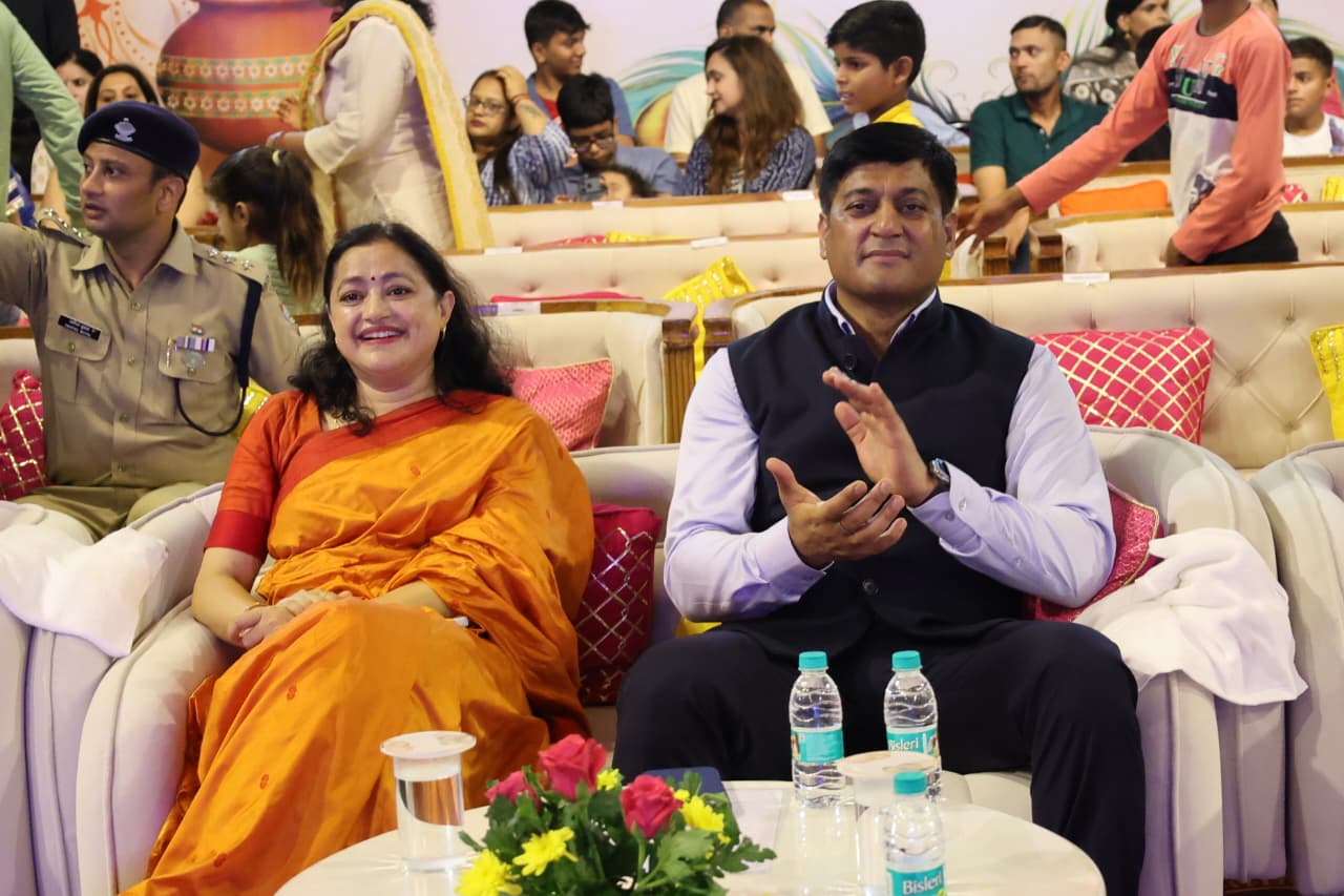 पुलिस लाइन में गूंजे कान्हा के जयकारे, लोक संस्कृति के रंग में सजा जन्माष्टमी महोत्सव