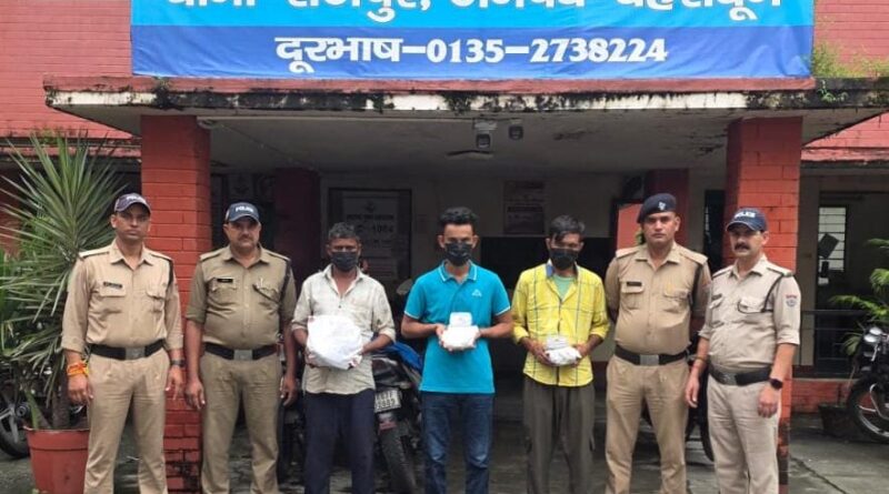 मंदिर चोरी का 24 घंटे में खुलासा, नशे के लिए चोरी करने वाले 2 आरोपी और चोरी का माल खरीदने वाला कबाड़ी गिरफ्तार