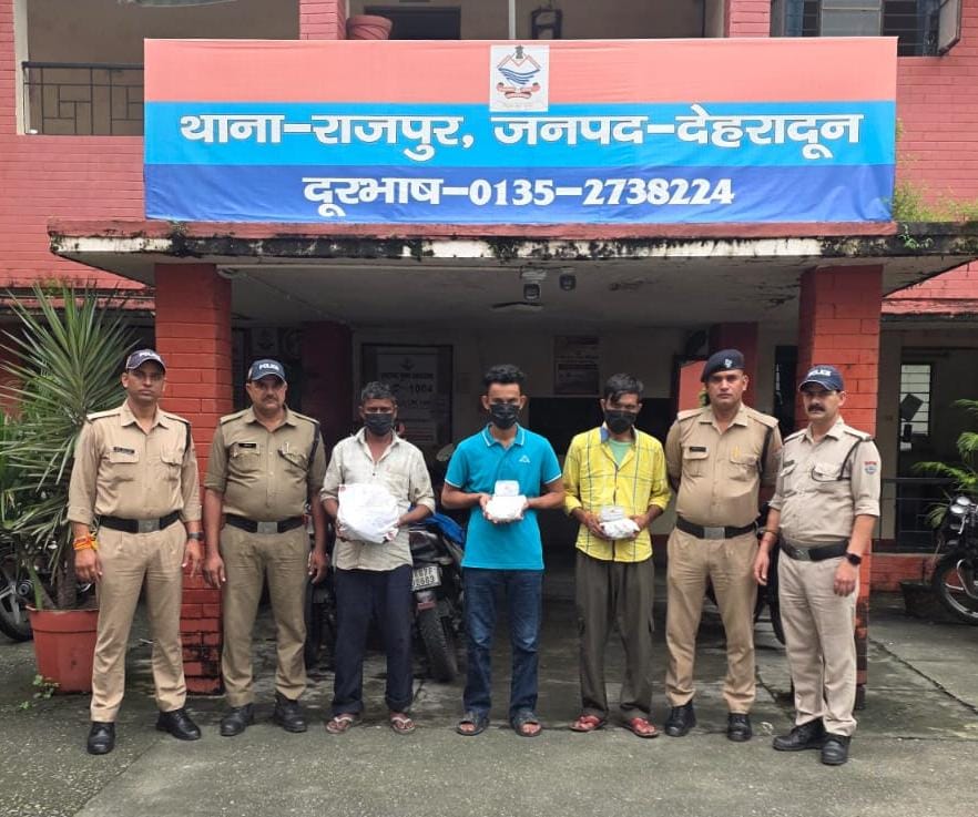 मंदिर चोरी का 24 घंटे में खुलासा, नशे के लिए चोरी करने वाले 2 आरोपी और चोरी का माल खरीदने वाला कबाड़ी गिरफ्तार