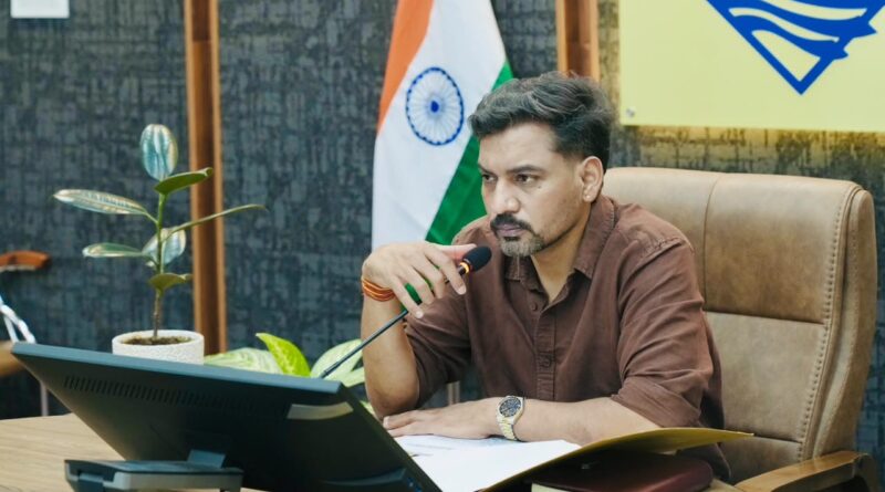 सड़क पर आवारा पशु दिखे तो होगी कार्रवाई! डीएम ने दिए सख्त निर्देश