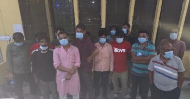 सड़क किनारे शराब पीने वालों पर दून पुलिस का शिकंजा, 20 शराबी हिरासत में