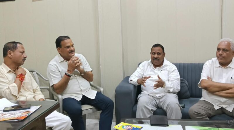 प्रदेश कांग्रेस की नव नियुक्त अनुशासन समिति की बैठक सम्पन्न संगठन में अनुशासन एवं पार्टी की गरिमा बनाए रखने पर जोर