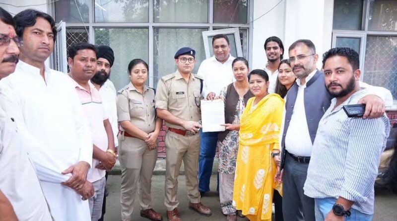 अभद्र सोशल मीडिया पोस्ट के विरोध में एसएसपी कार्यालय पर कांग्रेस का धरना, दोषियों पर कार्रवाई की मांग
