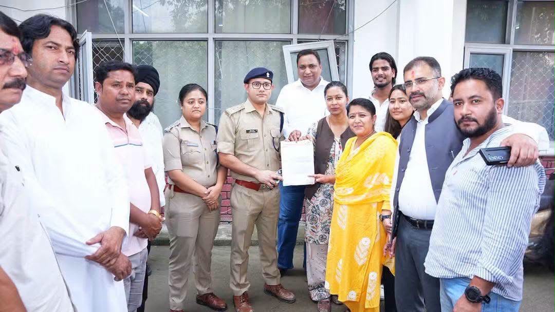 अभद्र सोशल मीडिया पोस्ट के विरोध में एसएसपी कार्यालय पर कांग्रेस का धरना, दोषियों पर कार्रवाई की मांग