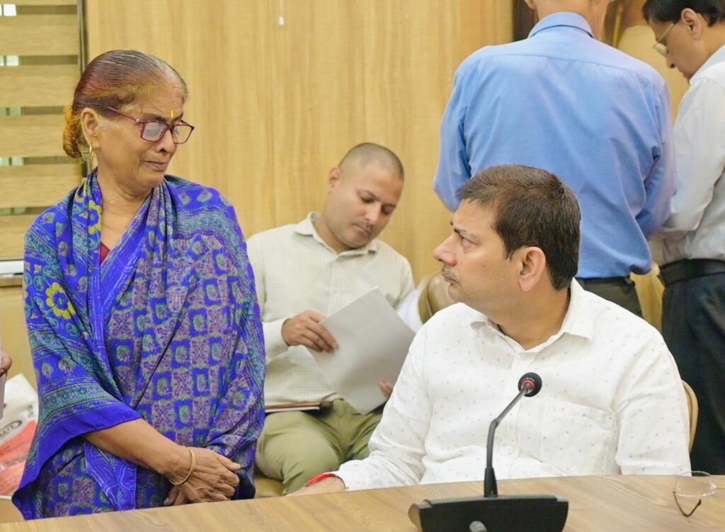 सरकारी जमीन पर कब्जे और प्लॉटिंग की शिकायतों पर जांच के निर्देश, समाधान दिवस में 137 से अधिक शिकायतें
