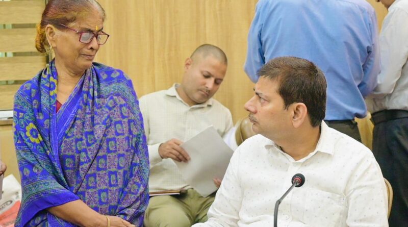 सरकारी जमीन पर कब्जे और प्लॉटिंग की शिकायतों पर जांच के निर्देश, समाधान दिवस में 137 से अधिक शिकायतें