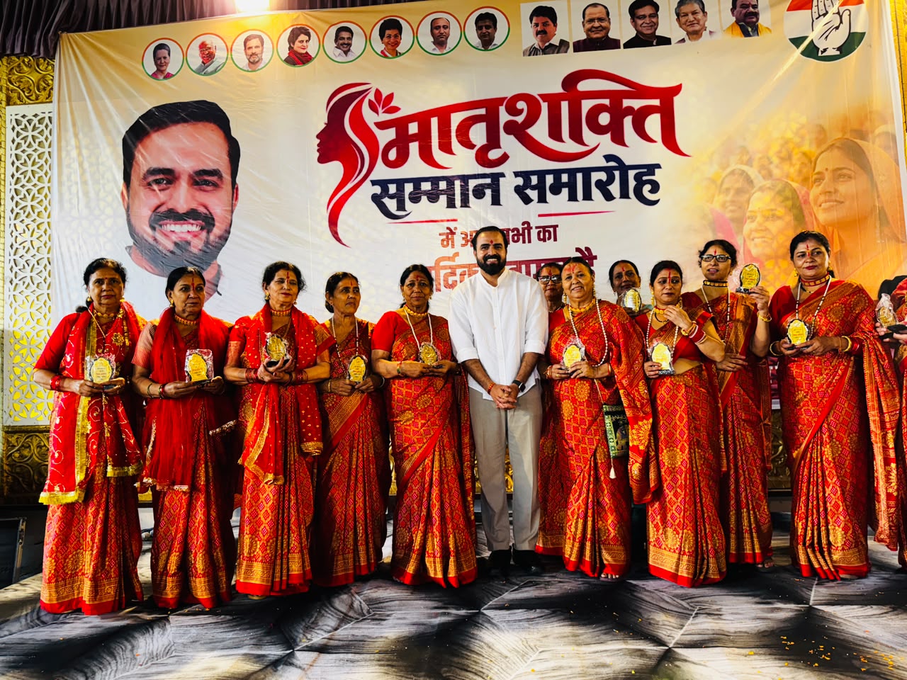 बारिश में भी नहीं थमा मातृशक्ति का जोश, सम्मान समारोह में जुटी भीड़; वैभव वालिया ने धर्मपुर विधायक पर दागे सवाल