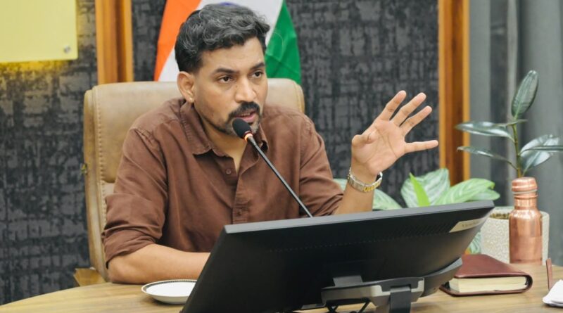 नदियों में कूड़ा डालने वालों पर होगी एफआईआर, डीएम ने अनधिकृत डंपिंग साइट तत्काल चिन्हित करने के निर्देश