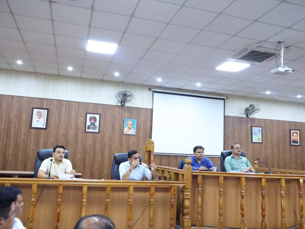 शहर की सफाई और डेंगू रोकथाम को लेकर नगर आयुक्त के सख्त निर्देश