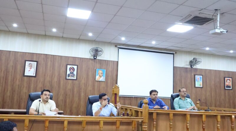 शहर की सफाई और डेंगू रोकथाम को लेकर नगर आयुक्त के सख्त निर्देश