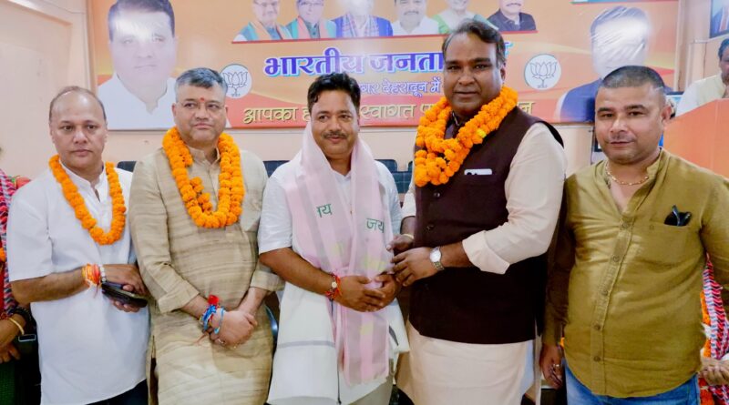 जिला सहकारी बैंक के नवनिर्वाचित अध्यक्ष मनजीत रावत का भाजपा महानगर कार्यालय में स्वागत