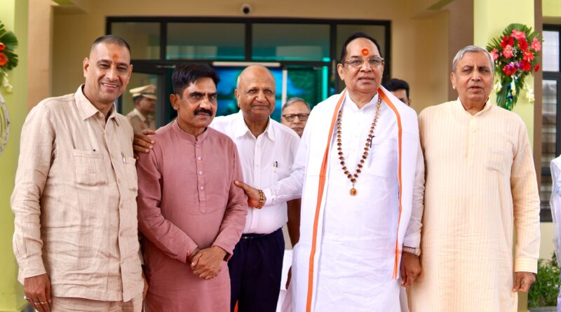 लाडवा में ब्रह्मलीन ब्रह्मचारी श्री देवेंद्रस्वरूप जी महाराज की 22वीं पुण्यतिथि पर श्रद्धांजलि समारोह आयोजित
