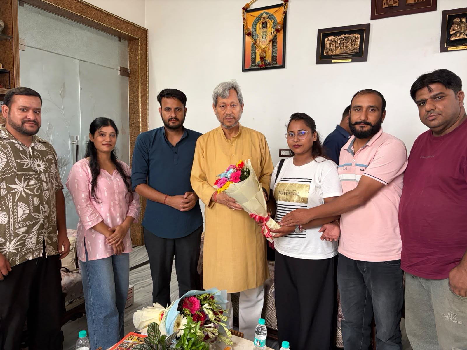 नर्सिंग भर्ती प्रक्रिया को लेकर तीरथ सिंह रावत से मिले नर्सिंग एकता मंच के पदाधिकारी