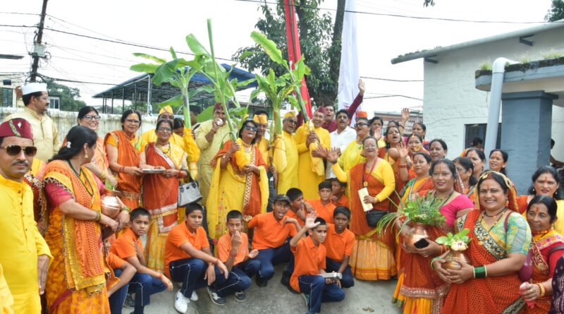 ढोल-दमाऊ और मसकबीन की थाप पर निकली मां नंदा-सुनंदा की भव्य यात्रा, कदली वृक्ष लेकर मायके पहुंचीं महिलाएं