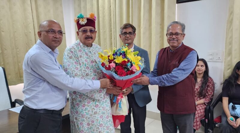 पर्यटन मंत्री सतपाल महाराज से मिले साउथेम्प्टन विश्वविद्यालय, लंदन के छात्र-छात्राएं