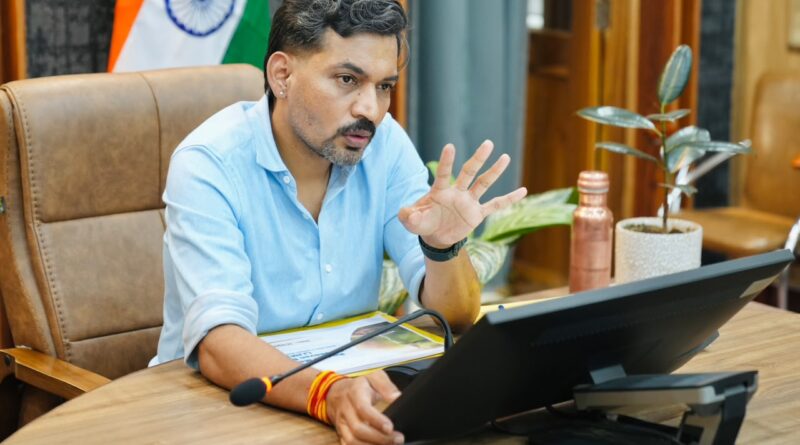 जल जीवन मिशन की लंबित योजनाओं को सर्वोच्च प्राथमिकता से पूरा करें: डीएम