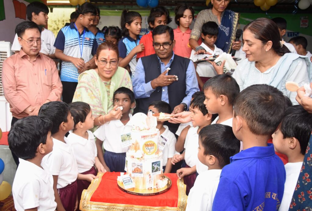 राजकीय शिशु सदन के बच्चों के साथ रेखा आर्या ने मनाया सीएम धामी का जन्मदिन, बच्चों ने की ‘मामा’ के दीर्घायु जीवन की कामना