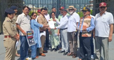सैन्यधाम के हिसाब को लेकर पूर्व सैनिक विभाग का धरना, परियोजना की स्वतंत्र जांच की मांग