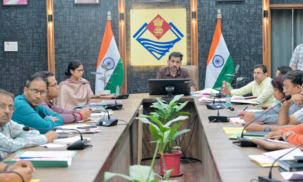 आपदा से क्षतिग्रस्त परिसंपत्तियों के पुनर्निर्माण में तेजी लाएं, गुणवत्ता से समझौता नहीं: डीएम