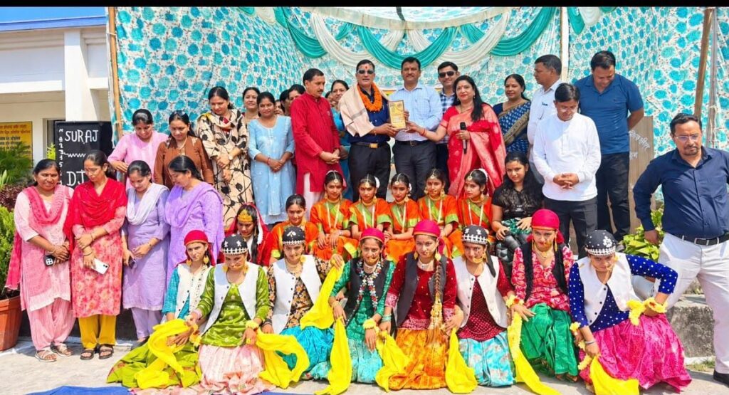 हरिपुर में गूंजी संस्कृत की स्वर लहरियां, विद्यार्थियों ने प्रतिभा से मोहा मन